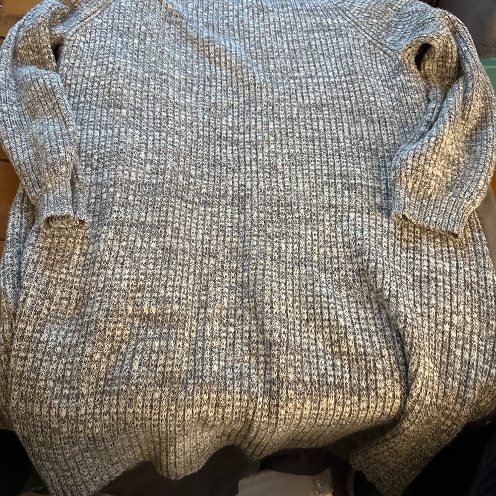 Universal Thread Women's Textured Gray Sweater - image 2